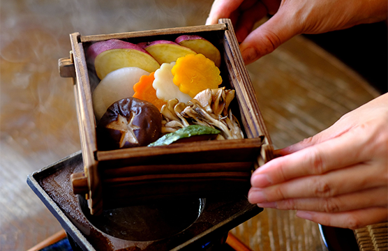 震湯湯カフェ内蔵丞奉行飯